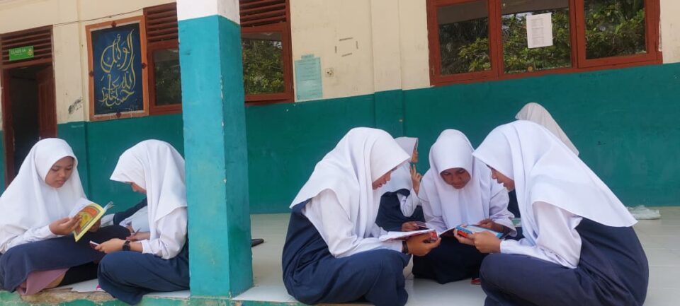 Mengapa Tidak Boleh Terlalu Sering Menjenguk Anak di Pesantren