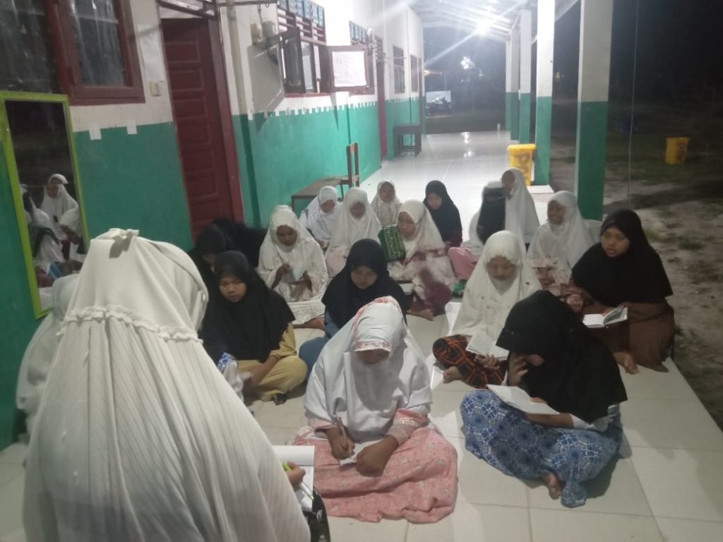 Mengapa Santri Bisa Berbahasa Arab dan Inggris ?