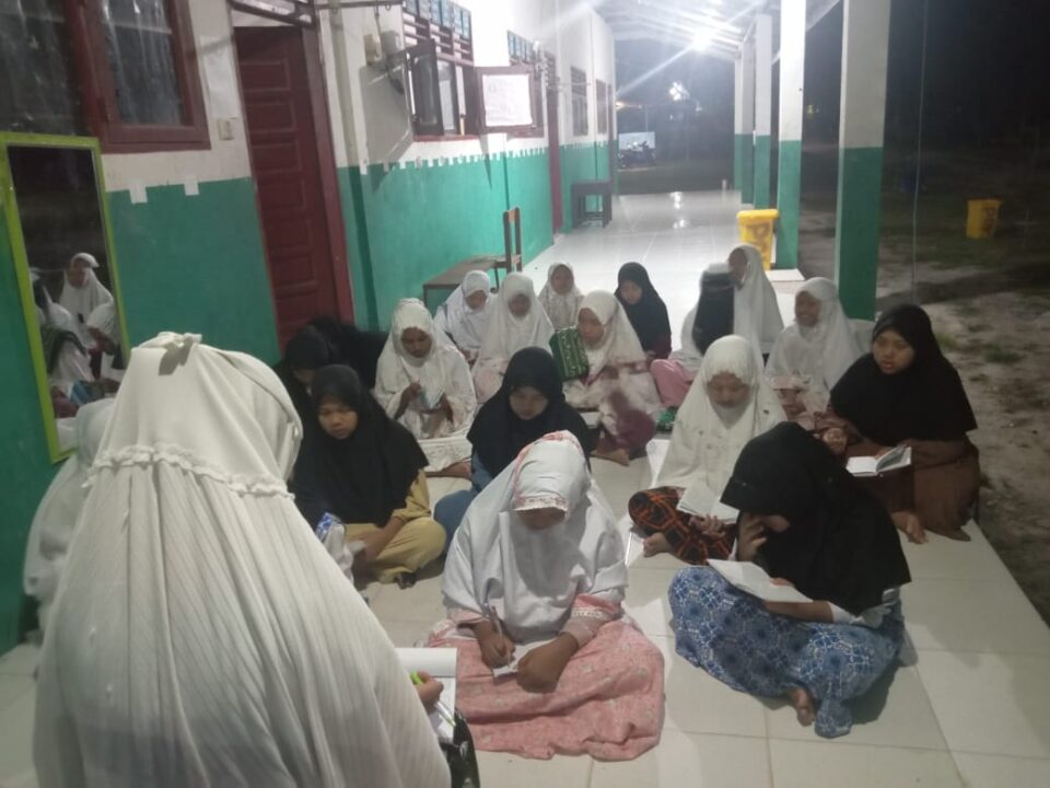 Mengapa Santri Bisa Berbahasa Arab dan Inggris ?
