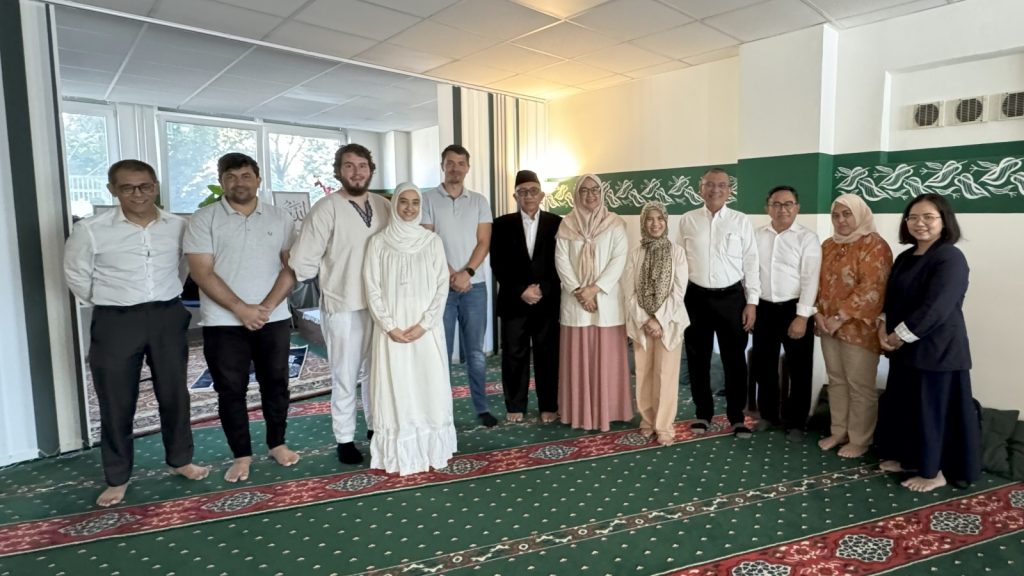 Kunjungan Pimpinan Darunnajah ke Sakalibský Kultúrny Spolok, Banská Bystrica, Slovakia