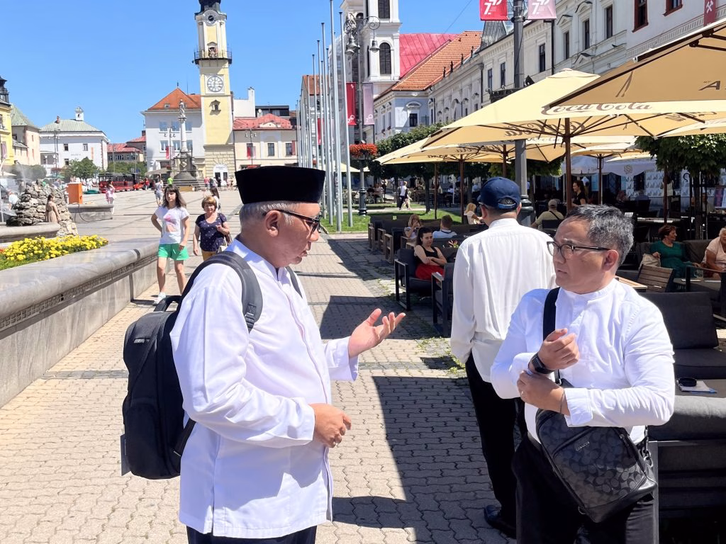 Kunjungan Pimpinan Darunnajah ke Sakalibský Kultúrny Spolok, Banská Bystrica, Slovakia