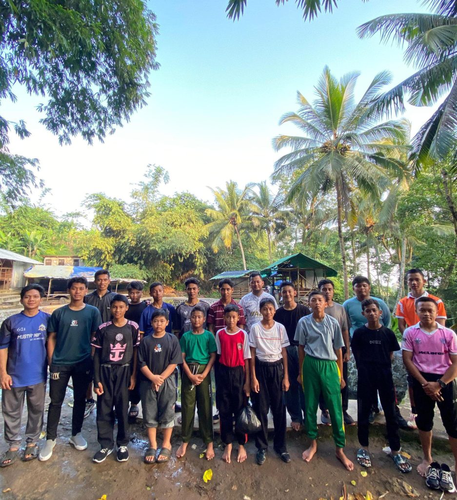 Santri Darunnajah 17 Jelajahi Alam Sekitar dalam Kegiatan Jalan Pagi