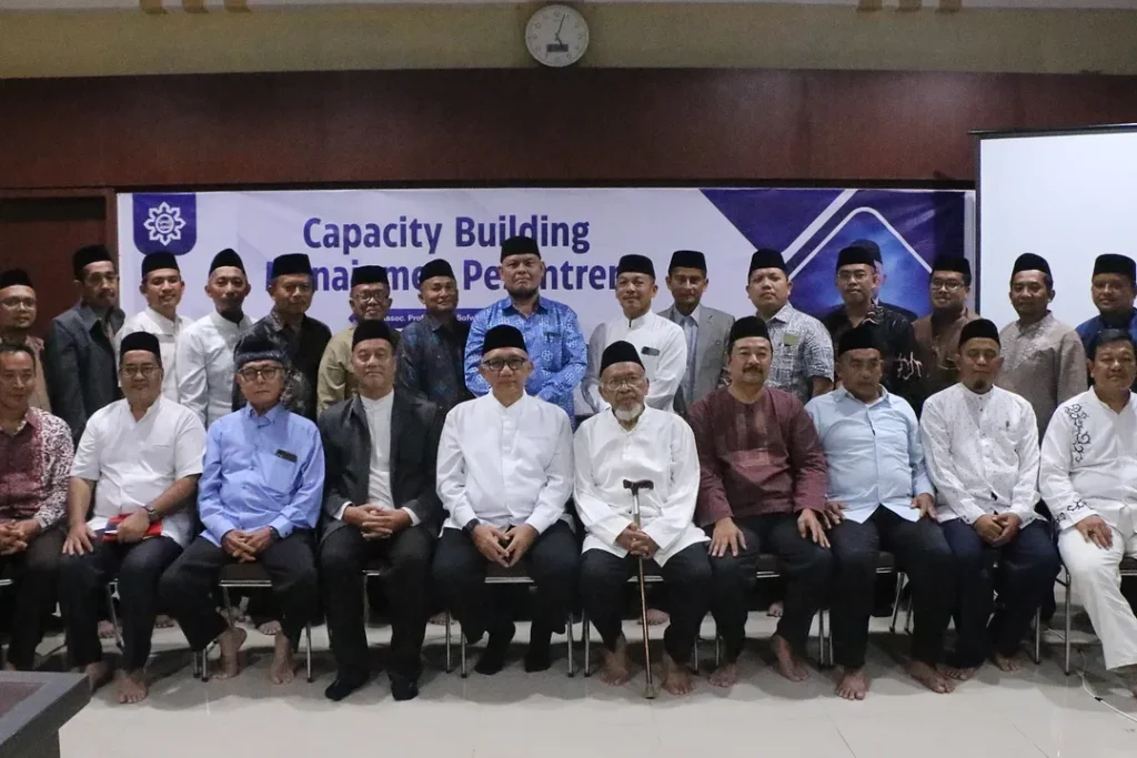 Pimpinan Pesantren Darunnajah Sampaikan Materi Capacity Building Manajemen Pesantren Di Ar Raudlatul Hasanah Medan 4
