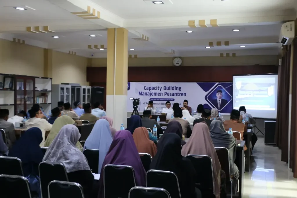 Pimpinan Pesantren Darunnajah Sampaikan Materi Capacity Building Manajemen Pesantren Di Ar Raudlatul Hasanah Medan 5