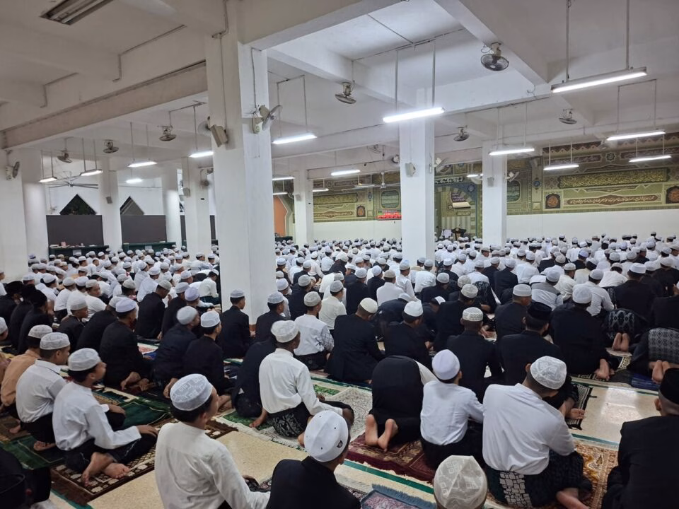 Santri Darunnajah Sujud Syukur Atas Kesepakatan Damai Gaza