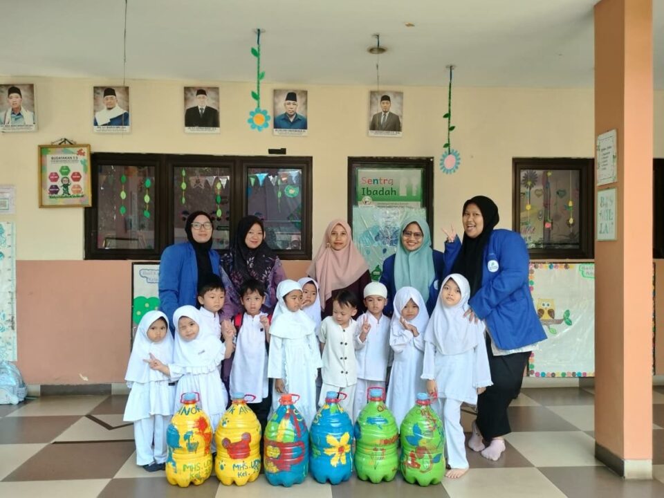 Foto Brsama Anak Anak Dngan Mahasiswa PPL PIAUD Univrsitas Darunnajah