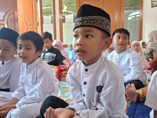 Simulasi Shalat Berjamaah: Melatih Kecerdasan Kinestetik dan Spiritual Anak Secara Bersamaan