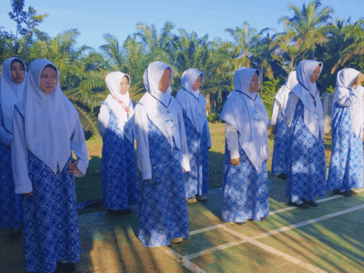 DIREKTUR TMI BUKA UJIAN LISAN SEMESTER SATU PESANTREN AL-BAROKAH DARUNNAJAH 11 SELUMA BENGKULU