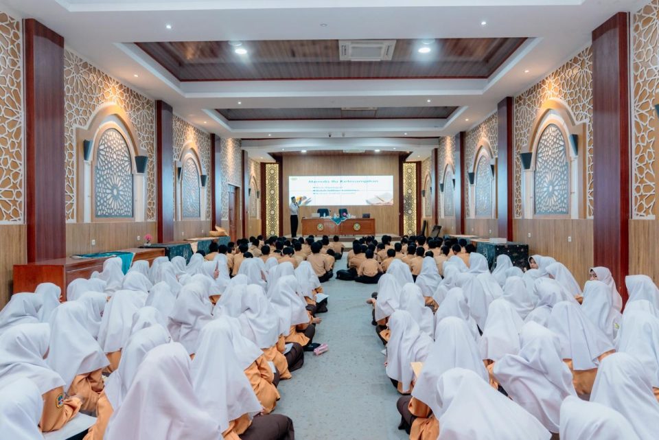 Peran Santri dalam Menghadapi Tantangan Pendidikan di Era Digital