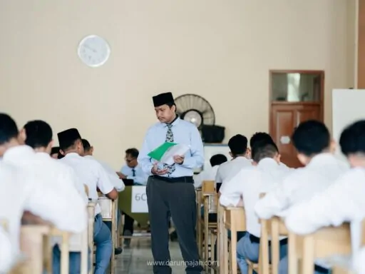 Artikel Ujian Nihai Santri Kelas Akhir