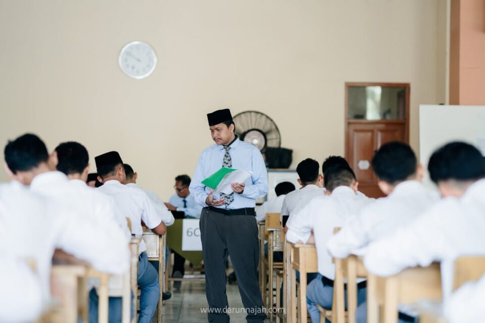 Artikel Ujian Nihai Santri Kelas Akhir