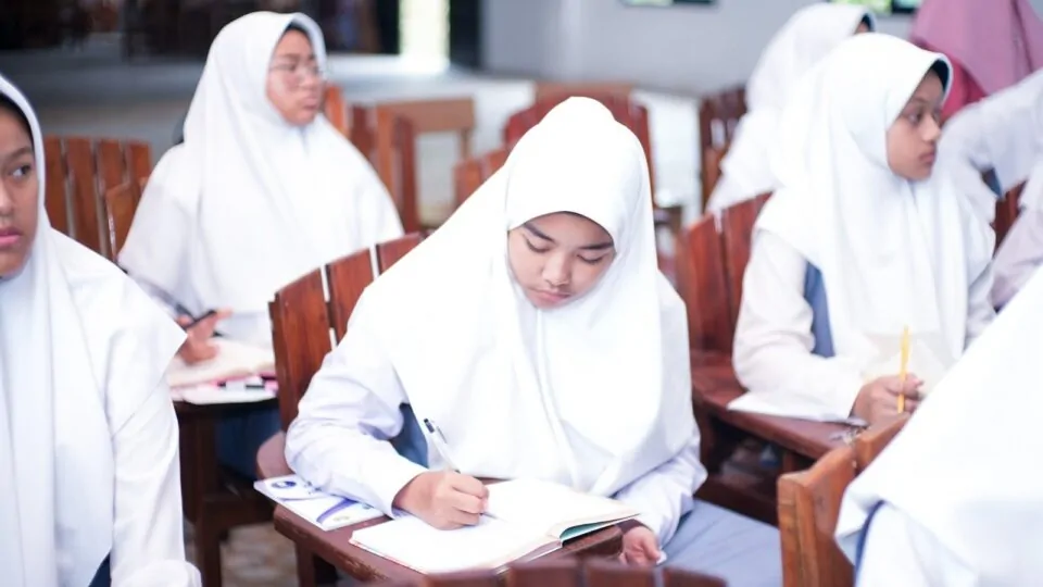 Karya Tulis Ilmiah Ajang Meningkatkan Literasi Para Santriwati