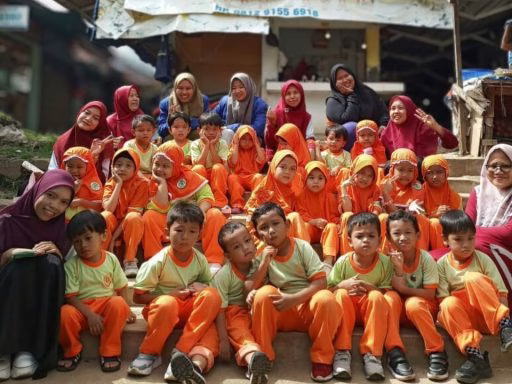 Siswa-Siswi TK Islam 5 Darunnajah Belajar Berbelanja di Pasar Tradisional Alfa