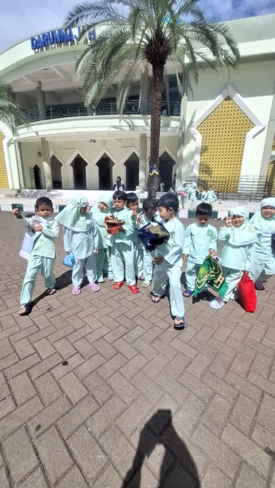 Pengenalan Lingkungan Masjid: Melalui Praktek Sholat Berjama'ah Di Mesjid Darunnajah