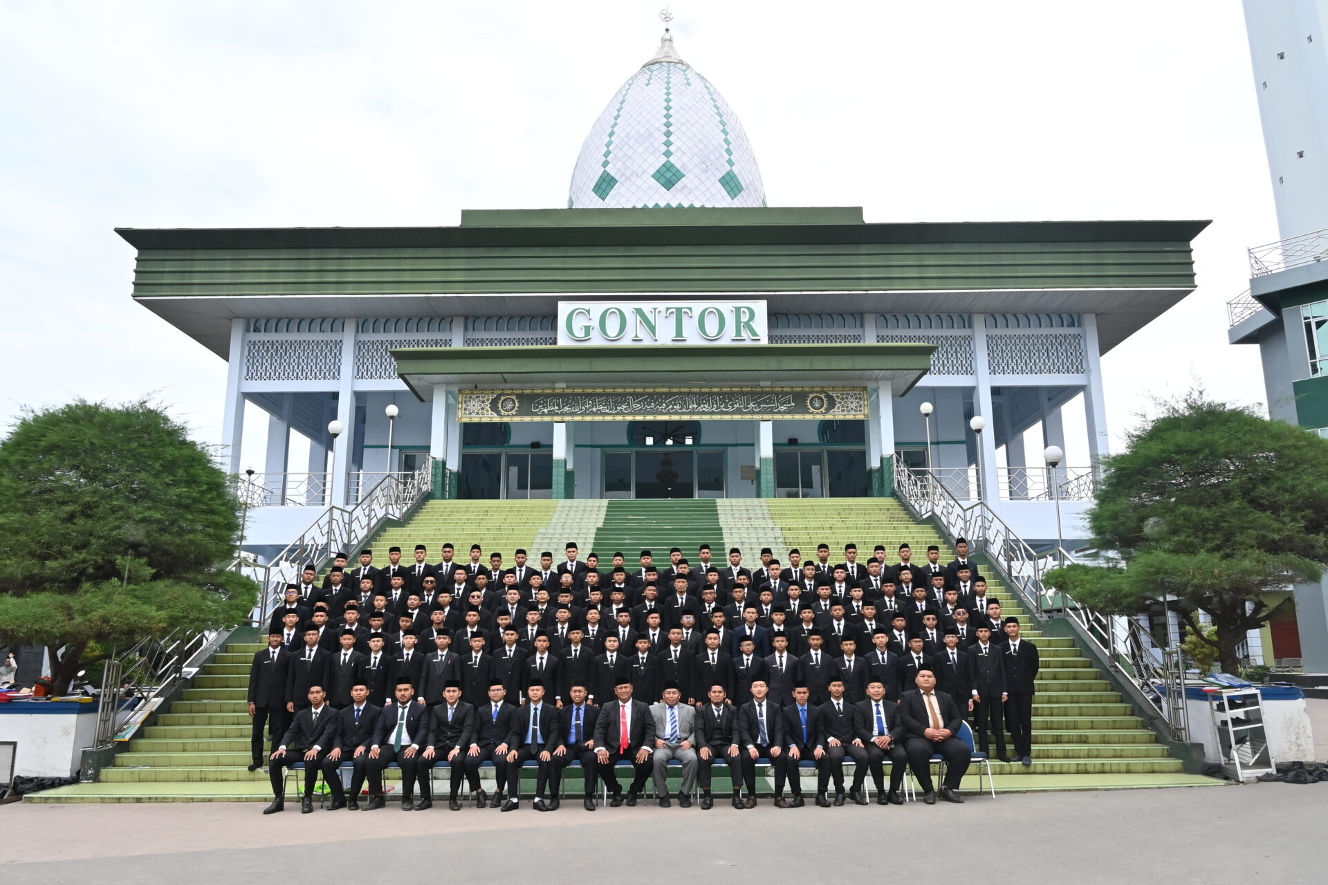 Menempa Jiwa Kepemimpinan, Pengurus Organisasi Santri Rihlah Munazzhamah Ke Darussalam Gontor