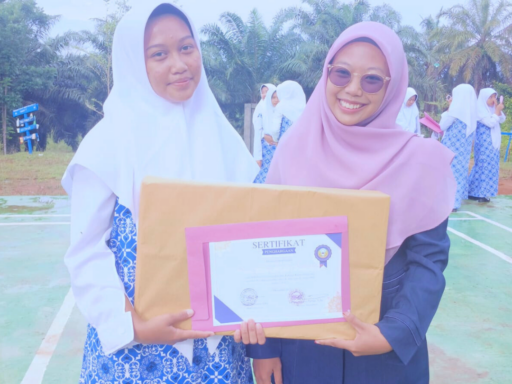 APRESIASI PRESTASI: TMI DARUNNAJAH 11 NOBATKAN JUARA UMUM TERBAIK