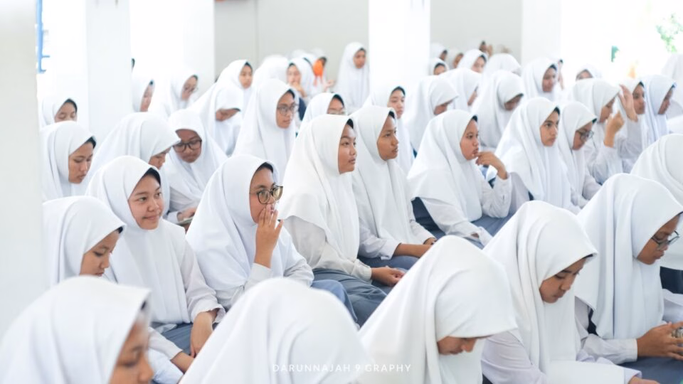 Euforia Pasca Ujian: Santriwati Menyambut Suasana Perpulangan