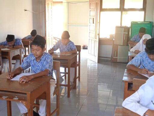 Ujian Tulis Semester 1 T.A 2025-2026 di Pondok Pesantren Darunnajah 16