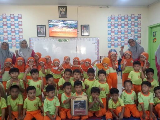 Siswa Peduli: Galang Dana untuk Sumatra di TK Islam Darunnajah 1