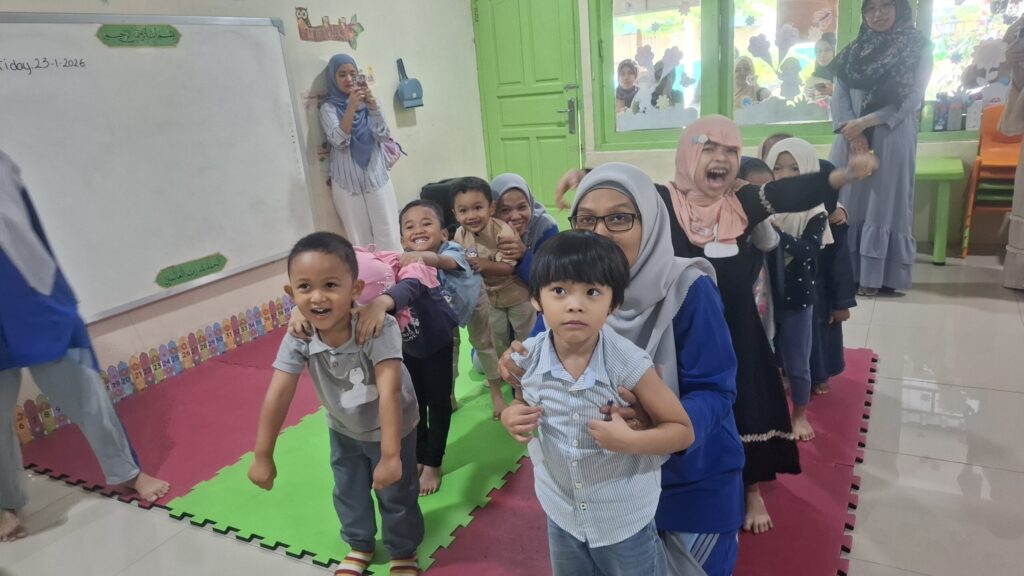 mengenal Lingkungan Sekolah Melalui Trial Class Gelombang II TK Islam Darunnajah 1