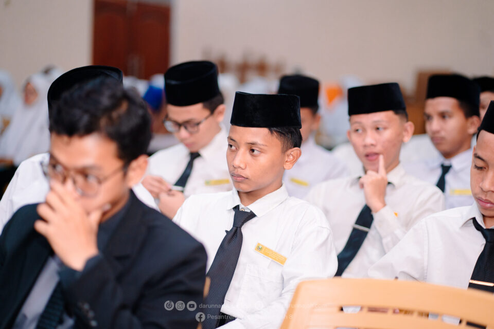 Bekal Kepemimpinan untuk Menyongsong Pergantian Organisasi Santri