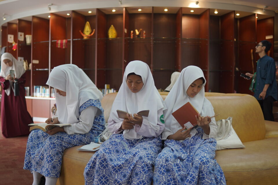 Bangun Budaya Baca, Santri Annur Darunnajah 8 Kunjungi Tiga Pusat Literasi