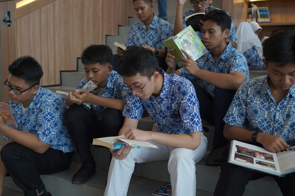 Bangun Budaya Baca, Santri Annur Darunnajah 8 Kunjungi Tiga Pusat Literasi