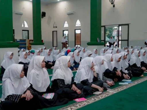 Seminar Literasi Tingkatkan Minat Baca Santri