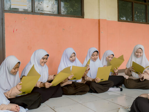 Pembagian Rapor Semester I : Menjadi Sarana Evaluasi dan Motivasi Santri Annur Darunnajah 8