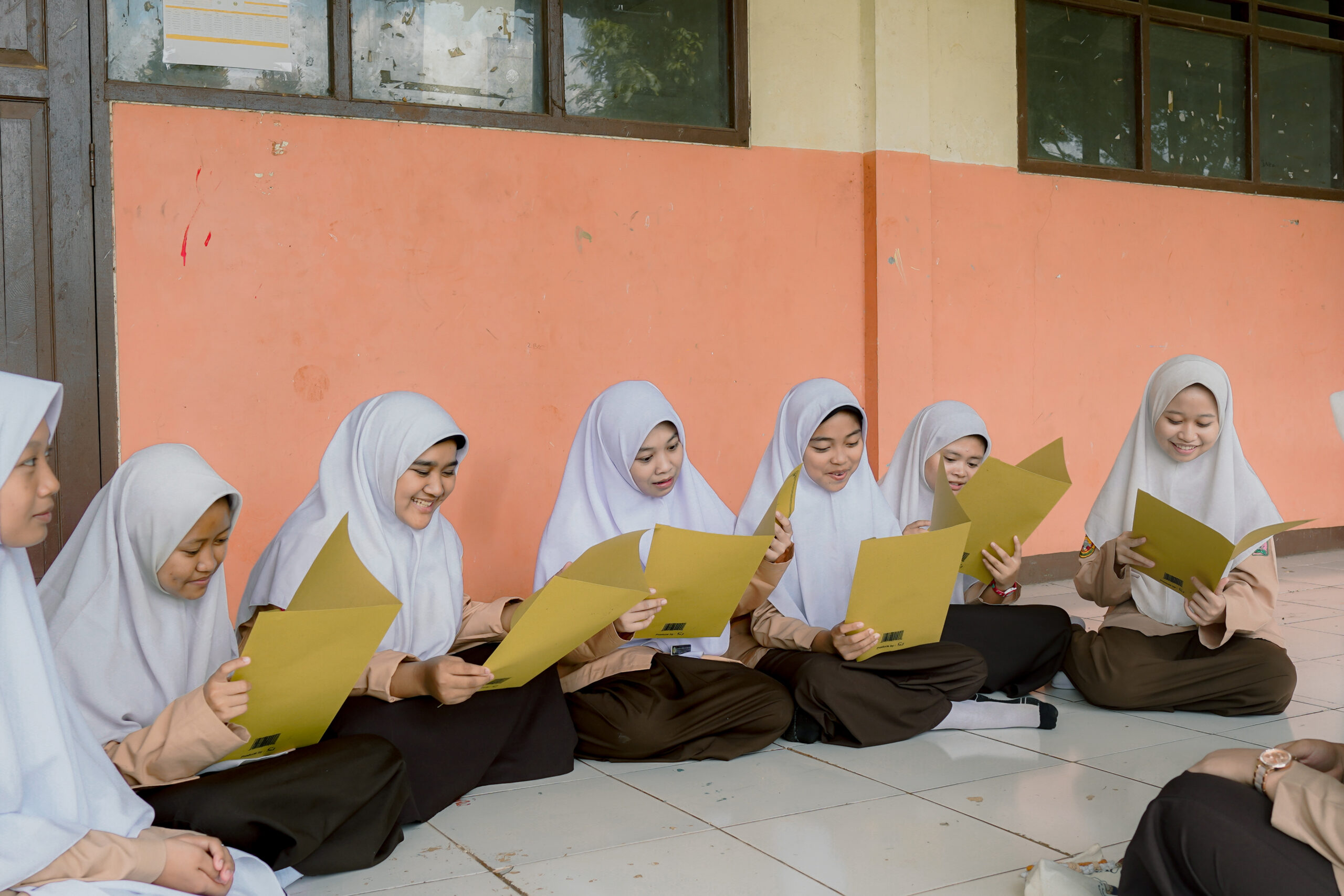 Pembagian Rapor Semester I : Menjadi Sarana Evaluasi dan Motivasi Santri Annur Darunnajah 8