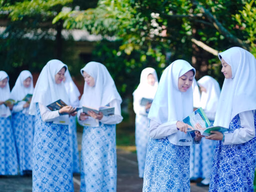 Lebih dari Sekadar Ngaji: 7 Skill Hidup "Mahal" yang Cuma Didapatkan Santri