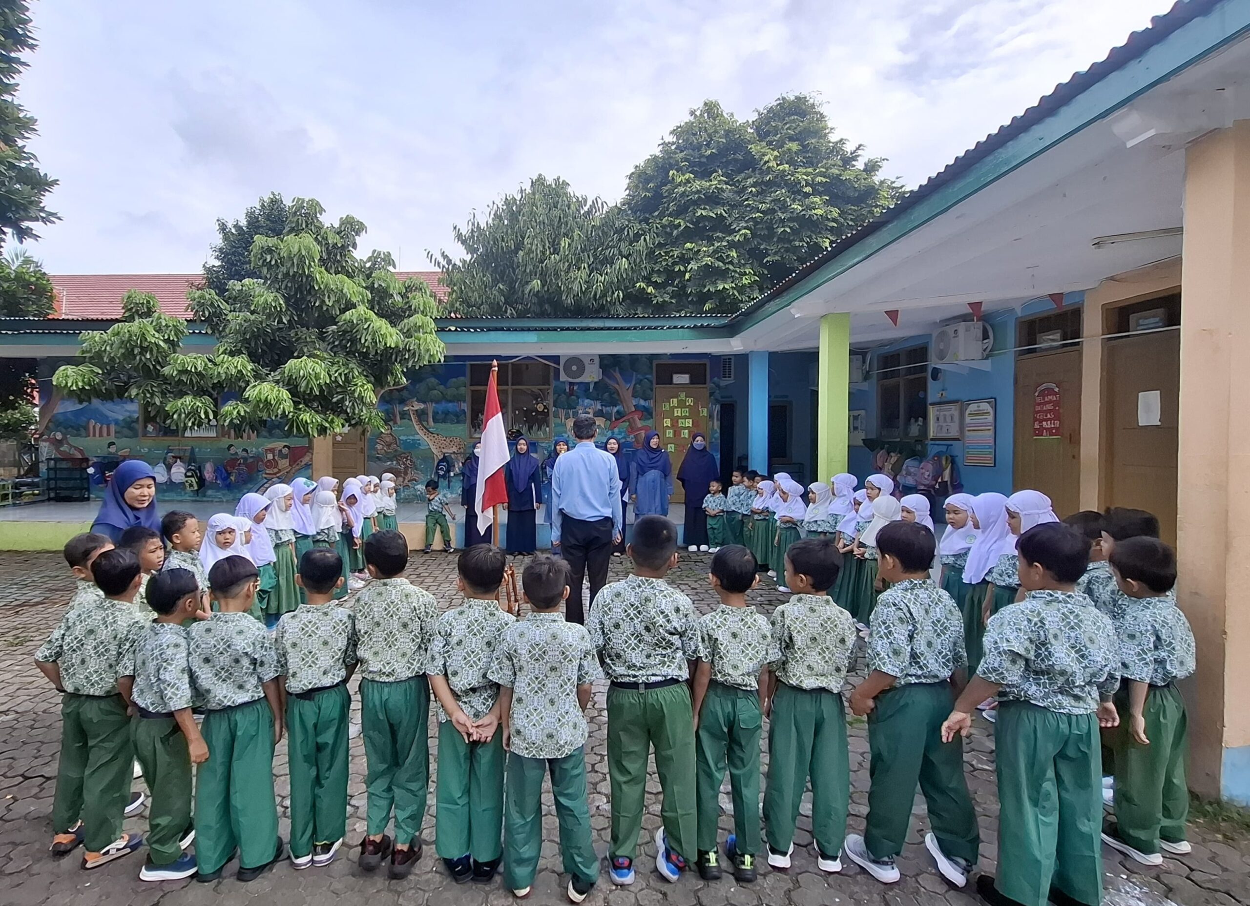 Semester Genap Dimulai dengan Semangat Nasionalisme, RA/PAUD Darunnajah 10 Gelar Upacara Bendera