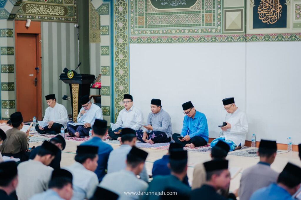 Shalat Ghaib, Santri dan Dewan Guru Darunnajah Doakan Almarhum K.H. Amal Fathullah Zarkasyi