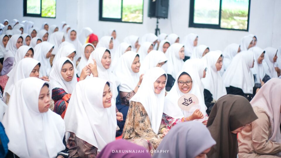 Isra’ Mi’raj di Darunnajah 9: Mengingat Perjalanan Nabi, Menguatkan Spirit Ibadah Santriwati