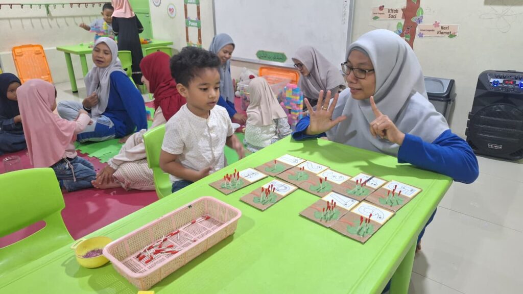 mengenal Lingkungan Sekolah Melalui Trial Class Gelombang II TK Islam Darunnajah 1
