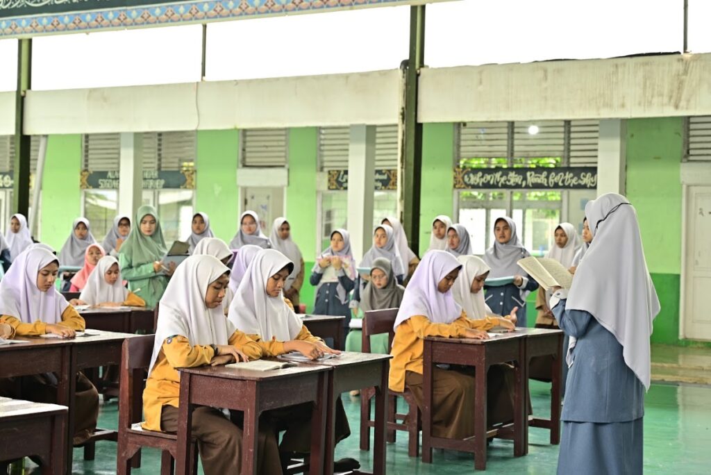 Amaliyah Tadris Perdana Jadi Tolak Ukur Kompetensi Mengajar Santriwati Akhir TMI 