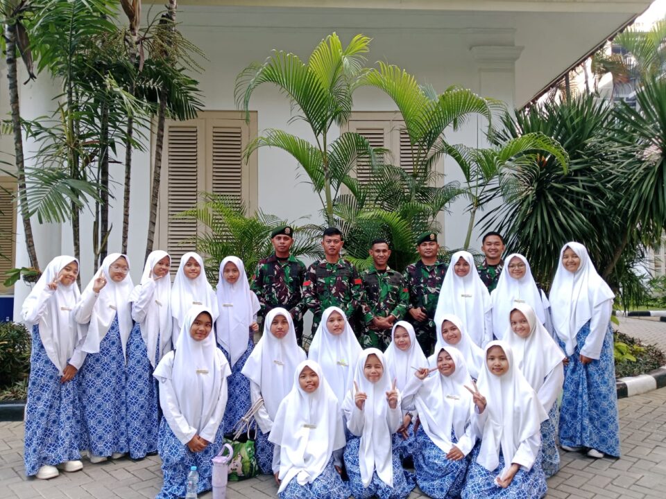Santri Atusias Ikuti Kunjungan Perpusnas