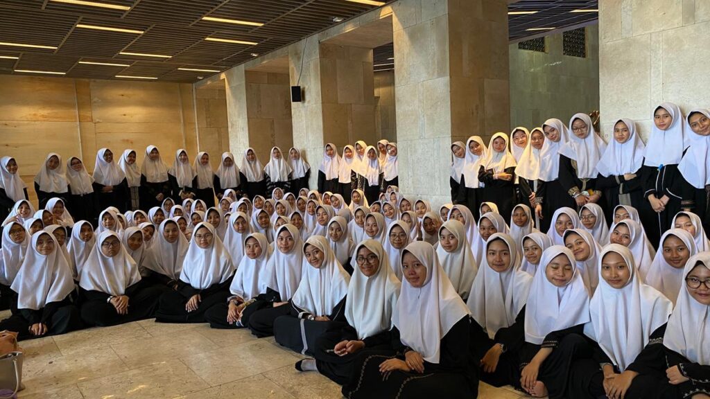 500 Santri Darunnajah Hadiri Pengukuhan Pengurus MUI 2025–2030 di Masjid Istiqlal