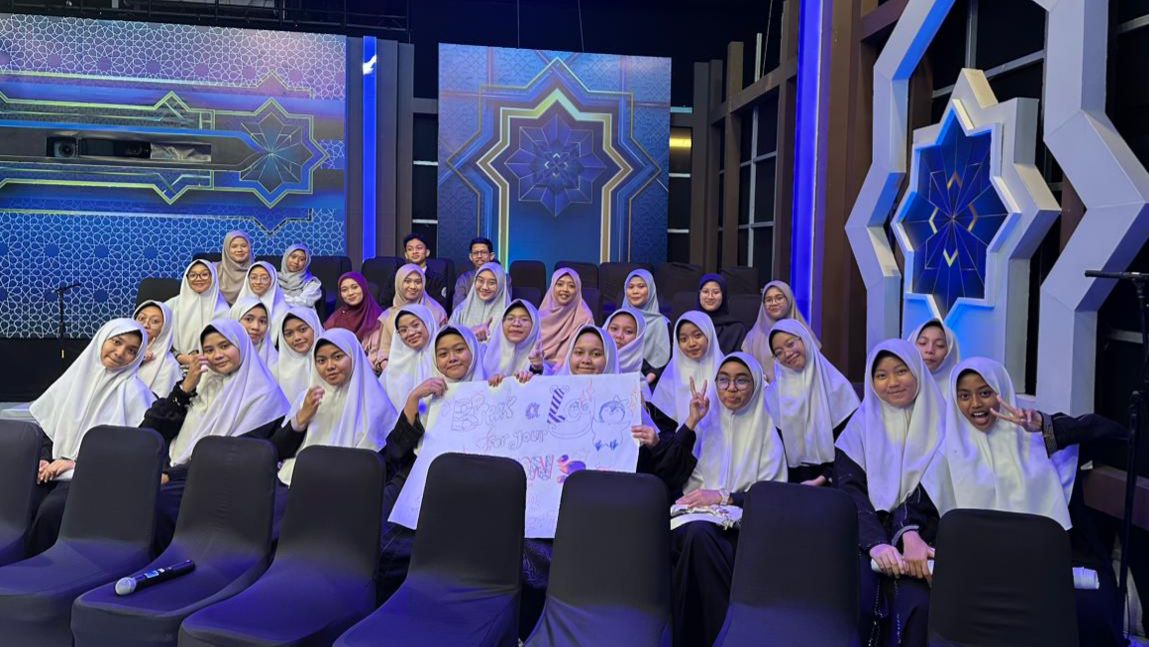 Santri Darunnajah Menyaksikan Langsung Penampilan Finalis Audisi Cahaya Muda Indonesia