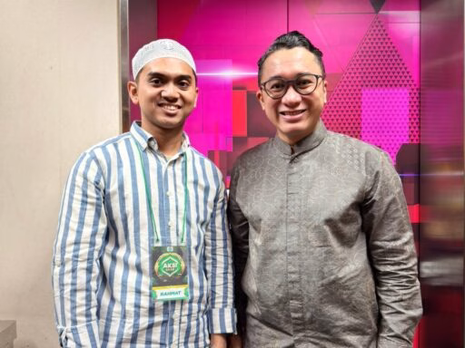 Rahmat Dilla Efendi bersama Bayu Oktara yang juga merupakan Alumni Pondok Pesantren Darunnajah