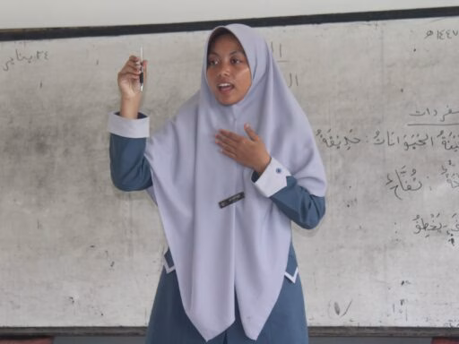 MENCETAK PENDIDIKAN BERKARAKTER: SANTRI KELAS 6 TMI DARUNNAJAH 23 GELAR AMALIYAH TADRIS