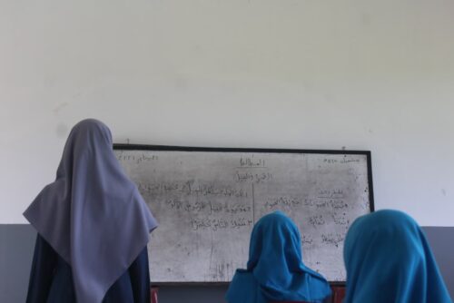 MENCETAK PENDIDIKAN BERKARAKTER: SANTRI KELAS 6 TMI DARUNNAJAH 23 GELAR AMALIYAH TADRIS