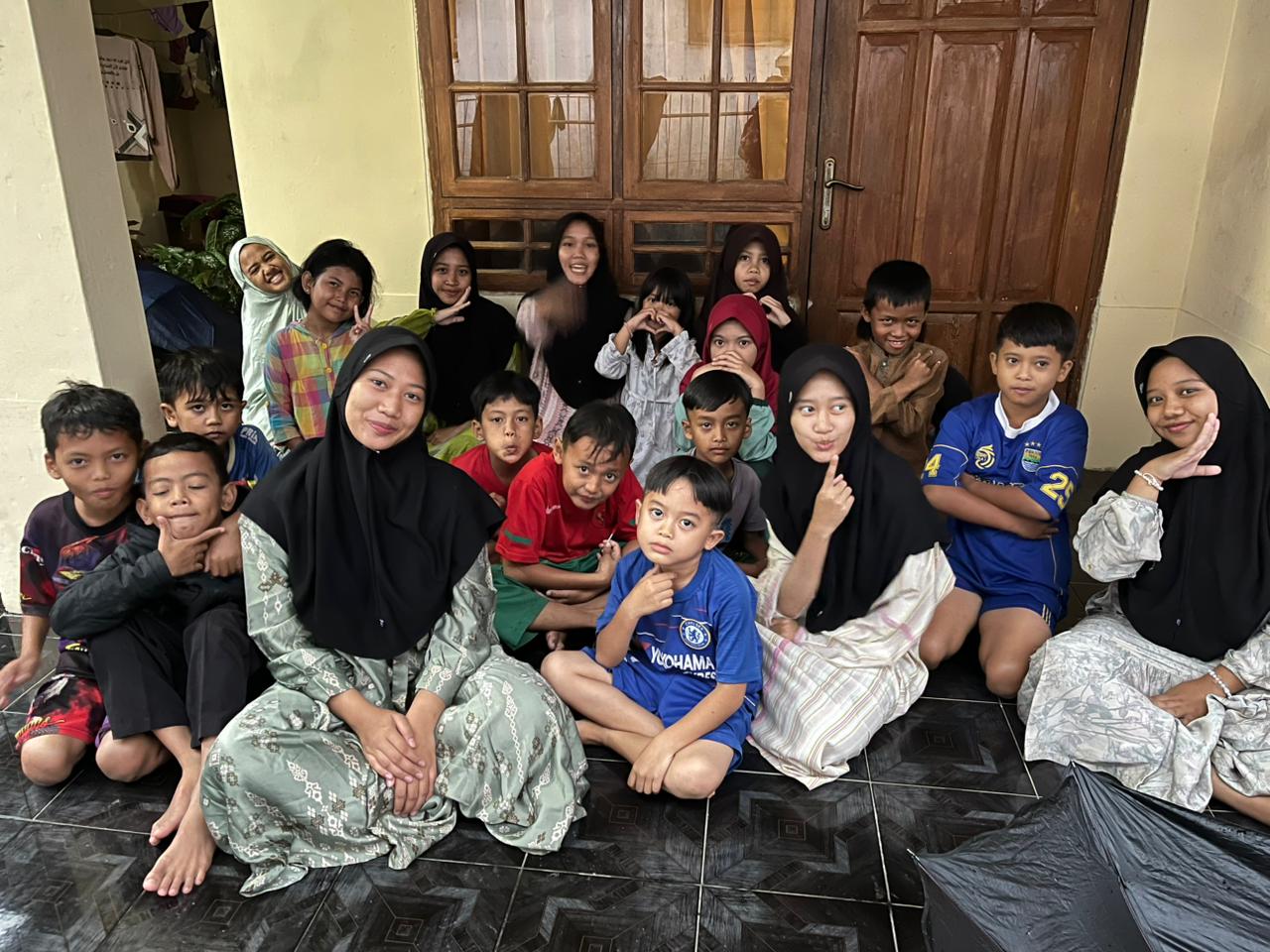 Mengabdi dan Berdakwah: Praktik Pengabdian Masyarakat Santriwati Akhir TMI