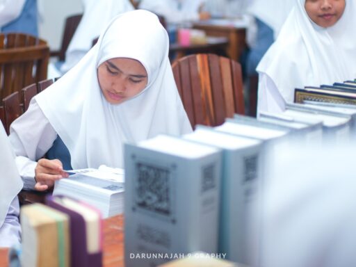 Fathul Kutub Membangun Literasi dan Nalar Kritis Santriwati