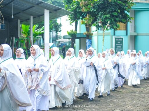 Menanamkan Ibadah dan Karakter Santriwati Darunnajah 9 Melalui Manasik Haji