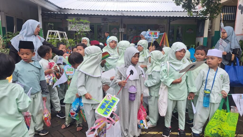 Menanamkan Cinta Ramadhan Sejak Dini: Semarak Tarhib Ramadhan di TK Islam Darunnajah 1