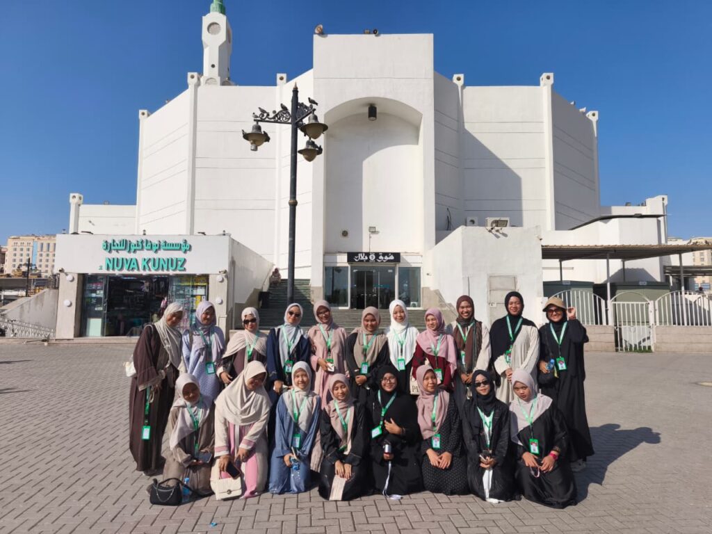 Peserta Dauroh Bahasa Arab Kunjungi Museum Manuskrip Al-Qur'an dan Masjid Bilal bin Rabbah