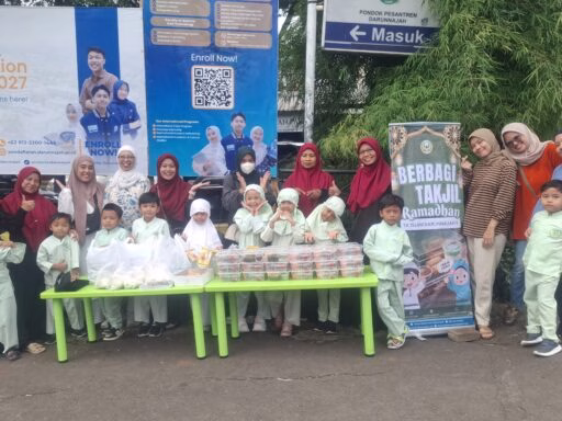 Menanamkan Cinta dan Kepedulian di Bulan Suci: Keceriaan Anak TK Darunnajah 1 dalam Berbagi Takjil Ramadhan