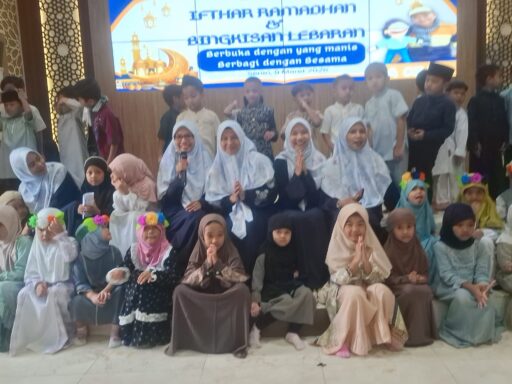 Menebar Kebahagiaan di Bulan Ramadhan: TK Islam Darunnajah 1 Gelar Buka Bersama dan Santunan Anak Yatim