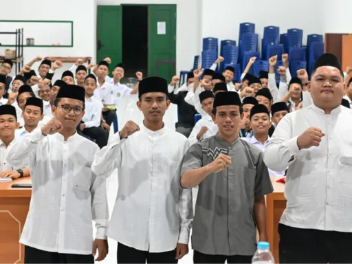 Excellent Service Training  Bekali Kepemimpinan Masa Depan Santri Kader
